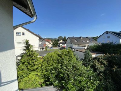 Sanierte, großzügig geschnittene und helle 3,5 ZKB Wohnung in ruhiger Lage