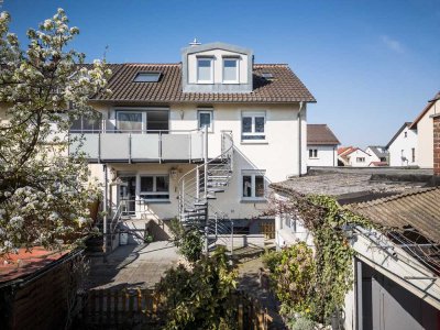 Schöne Doppelhaushälfte - 2 Familienhaus auf großem Grundstück in Weinheim / West