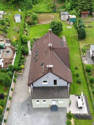 Doppelhaushälfte mit viel Platz, Terrasse und zwei Stellplätzen!