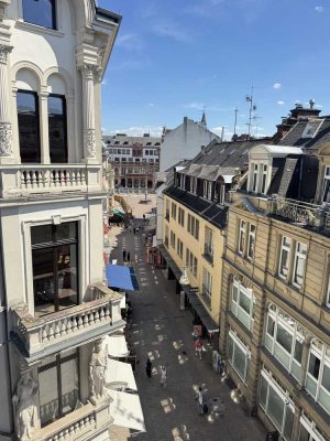 Helle & sehr gepflegte 3 Zi. Stadtwohnung inkl. EBK & Aufzug in der Innenstadt