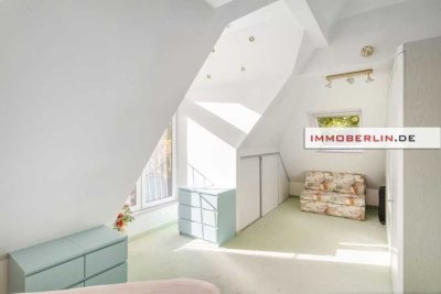 IMMOBERLIN.DE - Herrliche Dachgeschosswohnung mit privater Sonnenterrasse & Pkw-Stellplatz