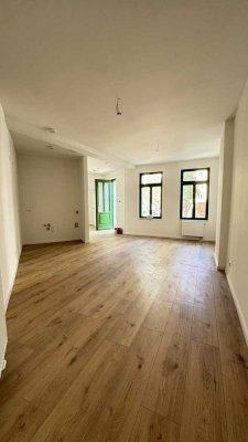 Apartment im Hinterhaus mit Terrasse und Garten