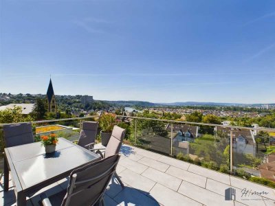 Einmalige Villa mit einem unübertrefflichen Ausblick auf die unendlichen Weiten des Rheintal!