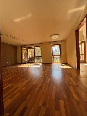 Wunderschöne 3 Zi  Erdgeschoss Wohnung mit überdachter Terrasse und Tiefgaragenplatz