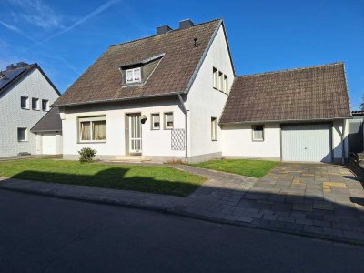 Haus mit großem Potenzial – 6-Zimmer-Immobilie mit Garage, Keller und großzügigem Grundstück