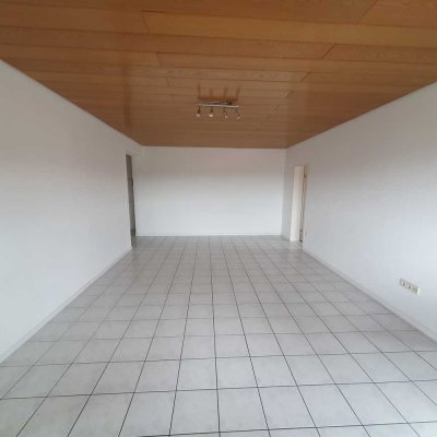 Geschmackvolle 3-Zimmer-Wohnung mit Balkon und Einbauküche in Nußloch