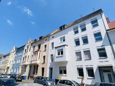 Schicke 3 Zimmer Wohnung mit EBK, Balkon und Blick ins Grüne in MG-Bonnenbroich-Geneicken