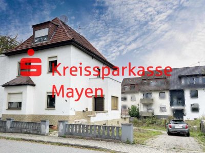 Doppelhaushälfte m. Einliegerwohnung, kl. Garten u. Stellplätzen