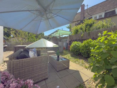 Lichtdurchflutete 2,5-Zimmer Erdgeschosswohnung mit großer Terrasse & TG-Stellplatz