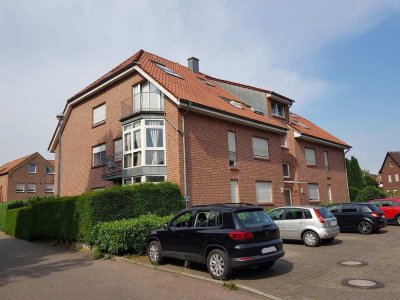 Schöne helle DG Wohnung mit Bakon