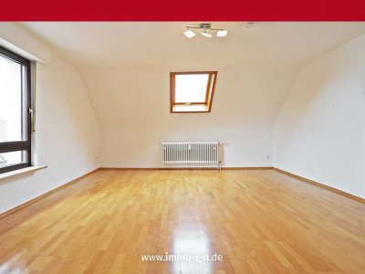 Attraktive und renovierte 2,5 ZKB Dachgeschosswohnung in ruhiger Wohnlage von Hockenheim
