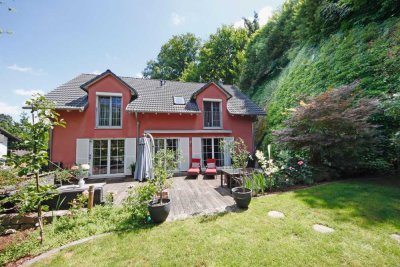 Große Landhausvilla in familienfreundlicher Lage - 7 Zimmer & viel Abstellflächen!