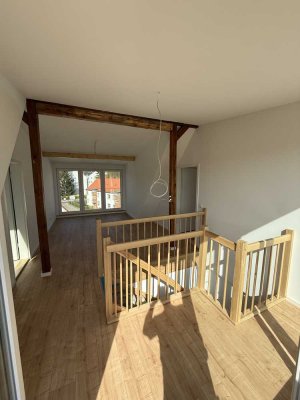 6 Zimmer Maisonette Wohnung - Erstbezug, Dachterrasse, 2 Bäder, Gartennutzung, S-Bahn & Tram unweit