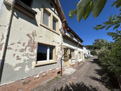 BIETERVERFAHREN - PROVISIONSFREI - Einfamilienhaus ohne Garten - umfassend sanierungsbedürftig