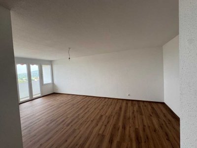 Erstbezug nach Sanierung mit Balkon: Exklusive 3,5-Raum-Penthouse-Wohnung mit geh. Innenausstattung