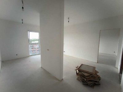 Neubau-Dachgeschosswohnung mit Schlossblick - 2 Zimmer, großer Balkon & Einbauküche