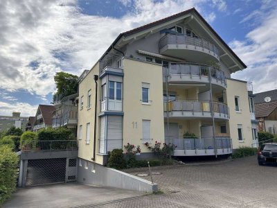 Großzügige, frei verfügbare 2-Zi-ETW mit EBK, Balkon mit Gartenfeeling, Aufzug & TG-Platz - Gundelf.
