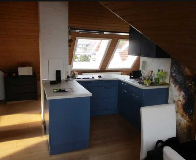 Charmante DG-Wohnung mit sonnigem Balkon in Stuttgart-Obertürkheim