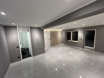 Moderne & frisch sanierte 2-Zimmer-Wohnung mit großem Balkon, Garage und Stellplatz, Toplage