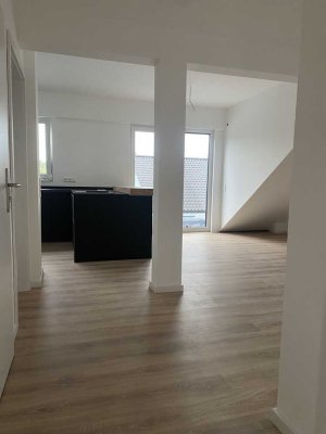 Exklusive Dachgeschosswohnung am Bansapark – Neubau mit Einbauküche,