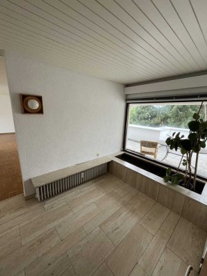 Penthouse mit 4 Zimmern und Balkon in Stuttgart-Feuerbach