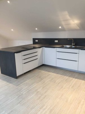 Schöne, moderne u. gepflegte 2 Zimmer DG-Wohnung in Weilheim-Teck