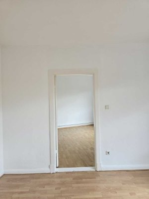 Helle frisch sanierte 2 Zimmer Wohnung (mit Bewerbungsschreiben anfragen)