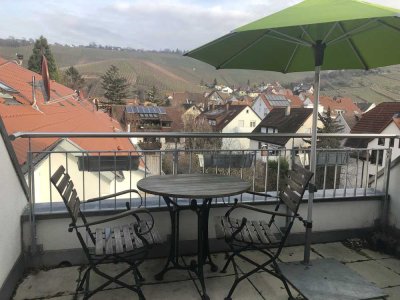 Helle, 4-Zimmer-Dachgeschoßwohnung mit Blick auf die Weinberge...