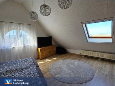 In schönster Randlage: 4-Zimmer-Maisonettewohnung mit Balkon, Einbauküche, Garage und Stellpla