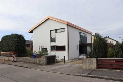 Teilsaniertes Wohnhaus, flexibel nutzbar!