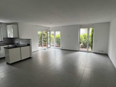 Zentrale, ruhig und von viel Grün umgebene 3 ZKB Wohnung mit Terrasse und Einbauküche in Heppenheim