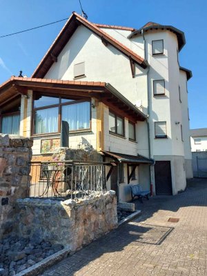 Geräumiges & stilvolles Haus mit vielfältigem Potenzial – ideal für Visionäre! Direkt A3