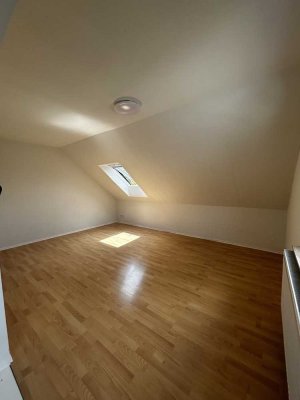Schöne 4 Zimmer Wohnung mit Balkon in Neuenstein