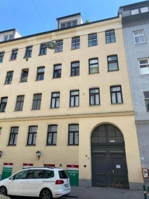 Sanierte charmante 2-Zimmer-Altbauwohnung