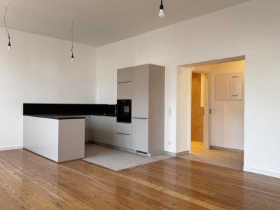 Sanierte Stadtwohnung mit großem Balkon