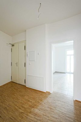 Helle 3 Raum Wohnung, Aufzug, Balkon** WE 08**