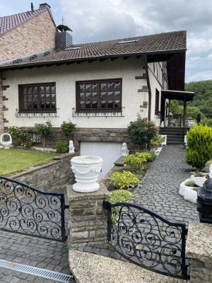Einfamilienhaus auf Grenzbebauung in Grafschaft-Holzweiler