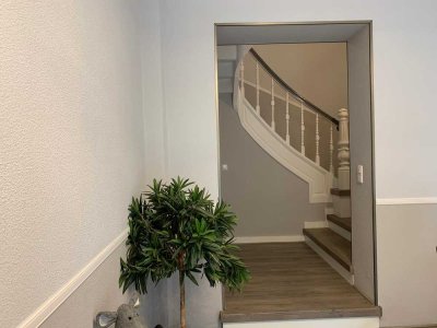 Hochwertige 2-Zimmer-Wohnung mit Balkon im Dichterviertel