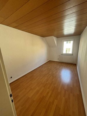 Gut geschnittene 3 Zimmer Etagenwohnung mit saniertem Badezimmer