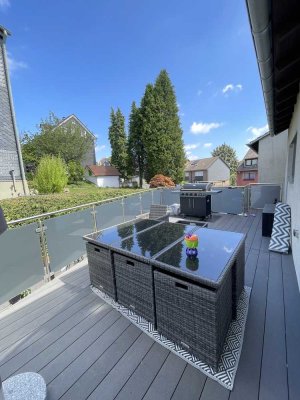 Neuwertige Wohnung mit drei Zimmern sowie Balkon und Hochterrasse mit Einbauküche in Remscheid