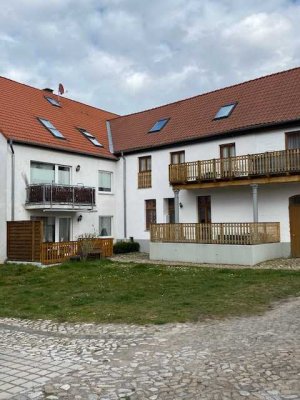 Gemütlich....mit Blick ins Grüne sowie einem PKW Stellplatz im Innenhof.