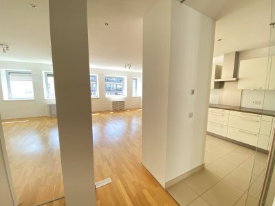 Charmante Dachgeschoßwohnung mit Einbauküche im historischen Palais - ideal für Paare - perfekte Anbindung - zu kaufen in 1040 Wien