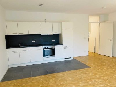 Großzügige 1-Zimmer-Wohnung mit Loggia und Einbauküche