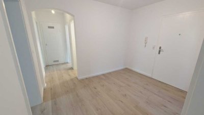 Vollständig renovierte 3-Zimmer-Hochparterre-Wohnung mit Balkon in Ismaning