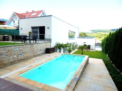 Architekten-Villa mit beheibarem Salzwasser.Pool - Fernsicht und Waldzugang - a must see