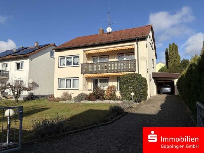 Großzügiges Zweifamilienhaus mit schönem Garten und Garage. Ruhige Lage!