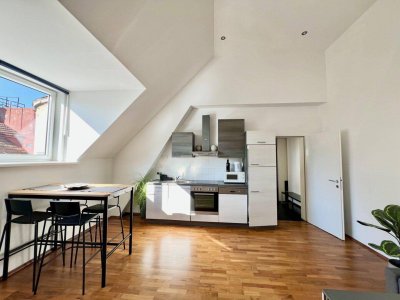 Top Wohngegend! Gut aufgeteilte 2-Zimmer-Dachgeschoss-Stadtwohung, 49 m2! U1 Nähe!