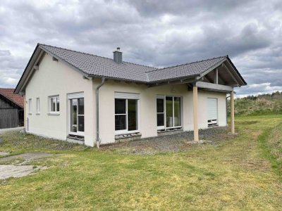 Barrierefreier Bungalow Baujahr 2018 - inklusive Doppelgarage und über 3.000 qm Grund