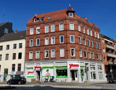 Modernisierte 3 Zi. Altbau-Wohnung mit Dielenboden in zentraler Lage.