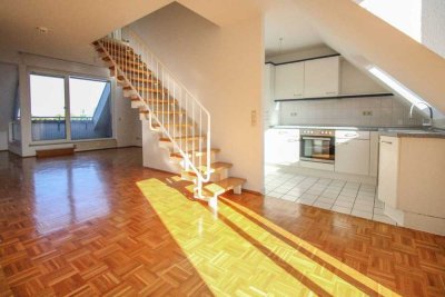 Bezugsfreie 2-Zi.-Maisonette-Whg. mit Dachterrasse, Aufzug und TG Platz in Benrath - Erbbaurecht